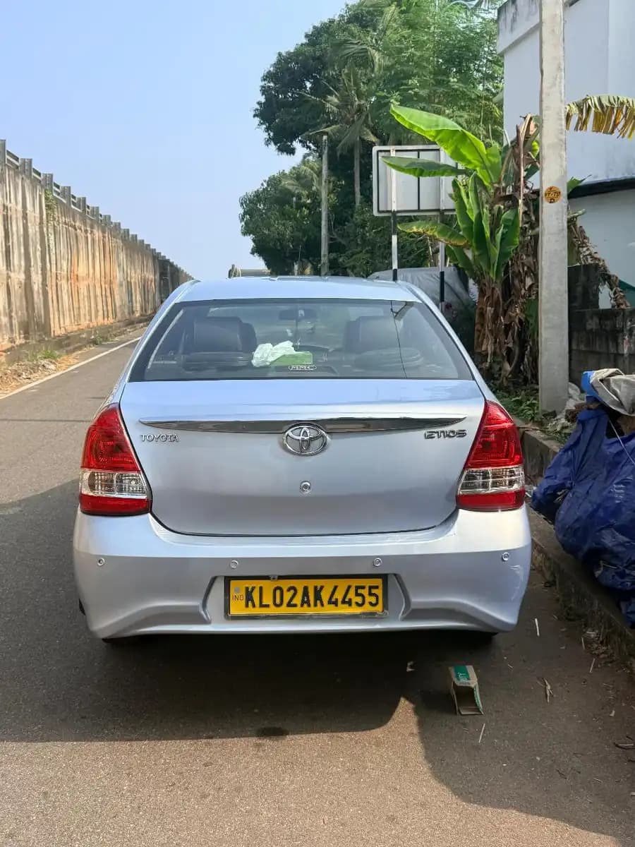 Toyota Etios (4+1) thumbnail 2